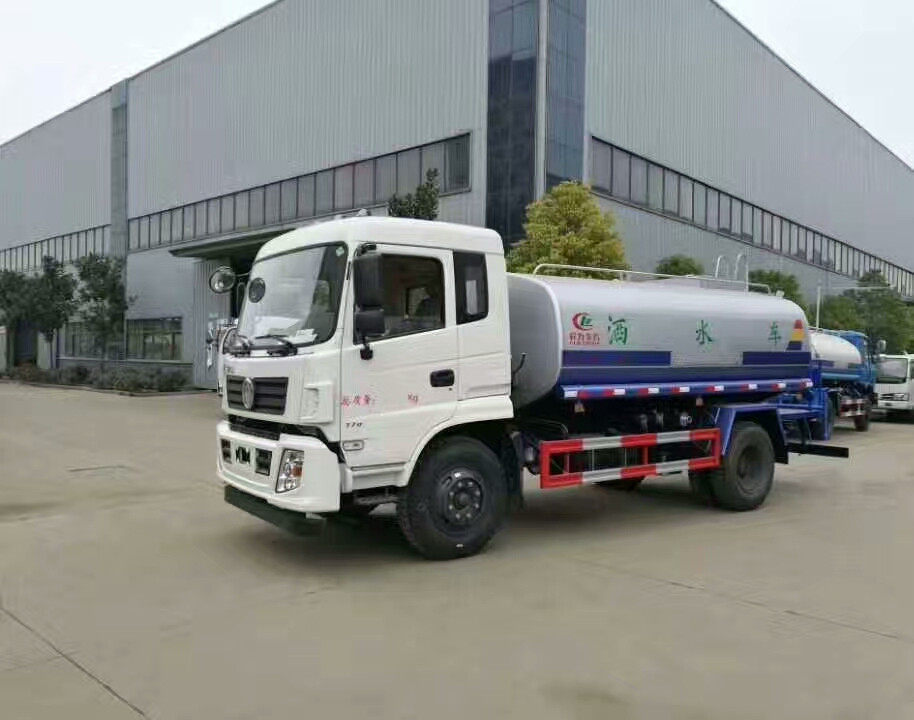 12����ˮ܇�S�҃r�񣬖|�L(f��ng)12����ˮ܇�N������