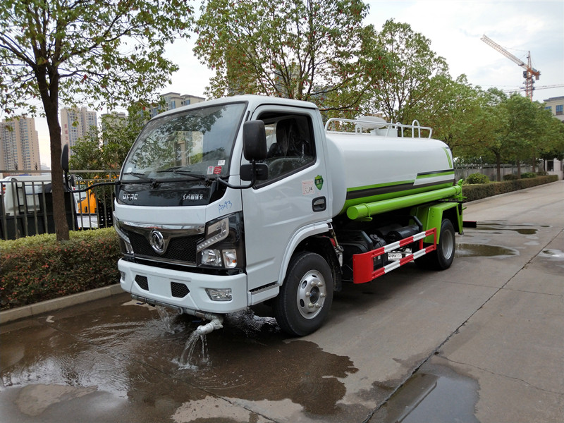 程力威牌CLW5070GSSD6型灑水車-5立方灑水車價(jià)格報(bào)價(jià)-程力集團(tuán) 程力威牌CLW5070GSSD6型灑水車-5立方灑水車價(jià)格報(bào)價(jià)-程力集團(tuán)