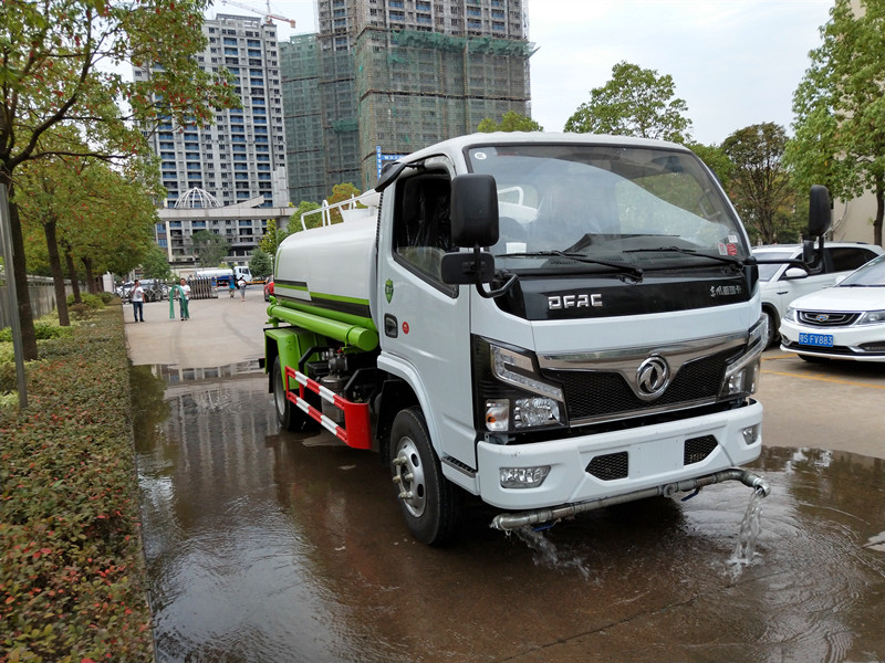 5噸灑水車(chē) 5噸灑水車(chē)