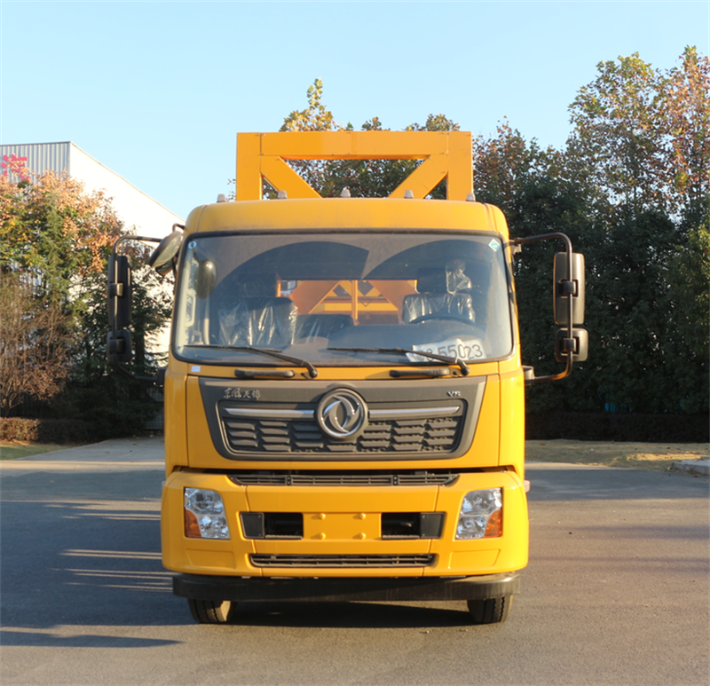 �|�L(f��ng)���\�S�Ʒ�ײ܇(ch��)-�|�L(f��ng)���ٹ�·��ײ܇(ch��)