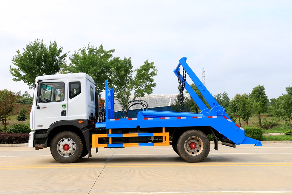 東風(fēng)D9擺臂式垃圾車