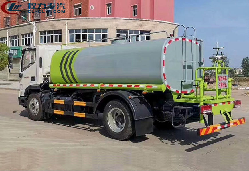 福田瑞沃9噸灑水車(chē)后面圖